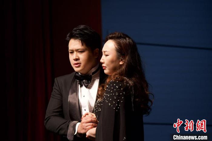 钢琴家、歌剧演员上演“海上咏叹之夜” 双钢琴伴奏创新舞台演绎